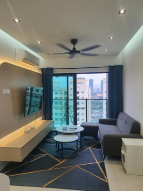 Majestic Maxim 3 Bedrooms Block D Near MRT